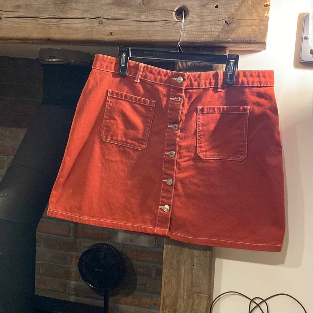 Demon&co. Burnt orange skirt/white thread piping. Size 12. Perfect for spring 🌺